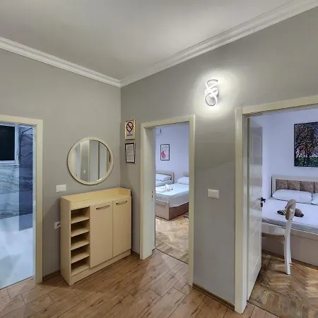 Noel Centre 2 *